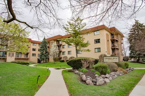 7100 W Cullom Ave #212, Norridge, IL 60706
