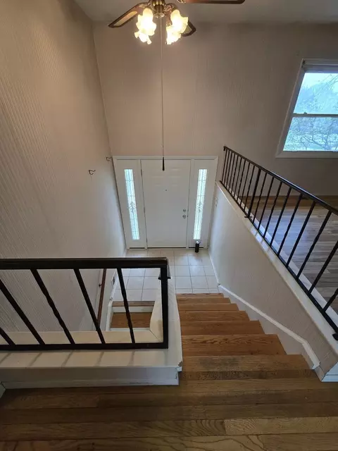 Entry Way - 2075 Greenfield Rd, Hoffman Estates, IL 60169 photo 1 of 2