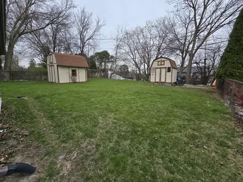 Exterior - 2075 Greenfield Rd, Hoffman Estates, IL 60169 photo 4 of 5