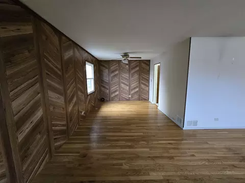 Living - 2075 Greenfield Rd, Hoffman Estates, IL 60169 photo 2 of 4