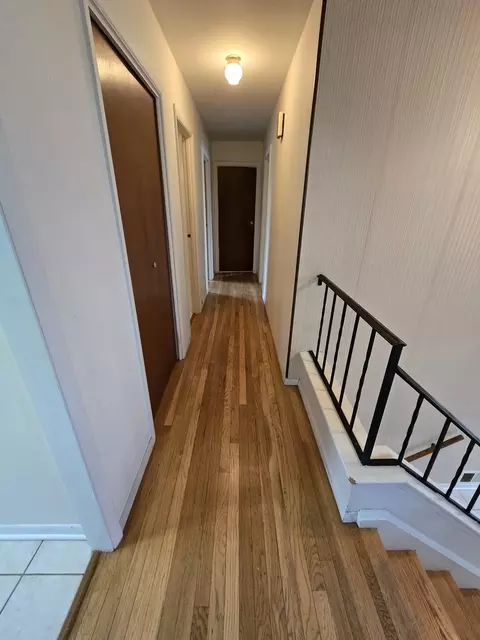 Entry Way - 2075 Greenfield Rd, Hoffman Estates, IL 60169 photo 2 of 2