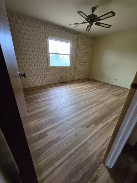 Bedroom - 2075 Greenfield Rd, Hoffman Estates, IL 60169 photo 1 of 5