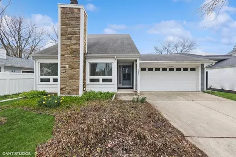6381 Holly Ct, Lisle, IL 60532