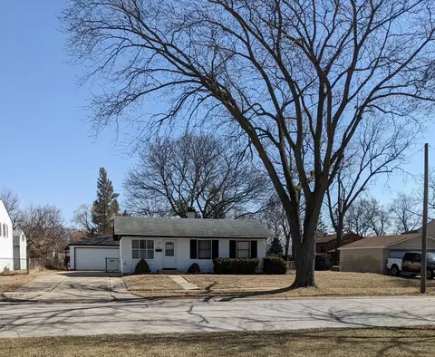 6831 Catalpa St, Hanover Park, IL 60133