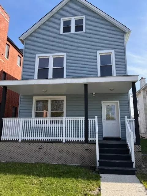 5231 W Addison St, Chicago, IL 60641