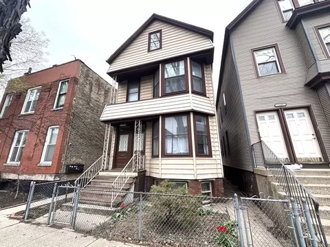 1442 W Fletcher St, Chicago, IL 60657