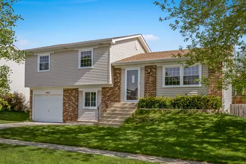 1680 Bicek Dr, Hoffman Estates, IL 60192 photo 2