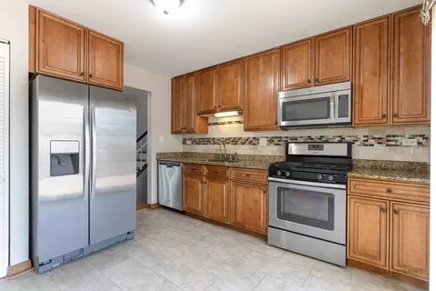 1680 Bicek Dr, Hoffman Estates, IL 60192 photo 15