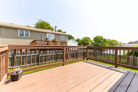 1680 Bicek Dr, Hoffman Estates, IL 60192 photo 18