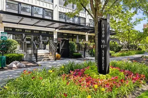1000 W 15th St #114, Chicago, IL 60608