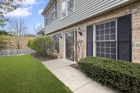 1485 Laurel Oaks Dr, Streamwood, IL 60107