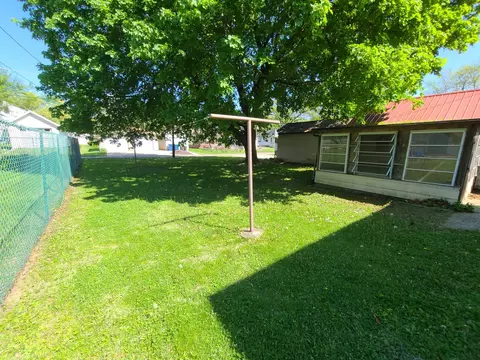 Exterior - 518 3rd Ave, Dixon, IL 61021 photo 4 of 10