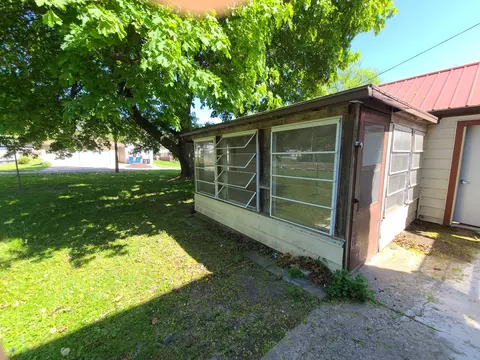 Exterior - 518 3rd Ave, Dixon, IL 61021 photo 10 of 10