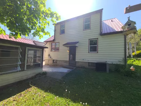 Exterior - 518 3rd Ave, Dixon, IL 61021 photo 8 of 10