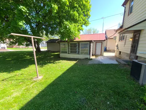 Exterior - 518 3rd Ave, Dixon, IL 61021 photo 5 of 10