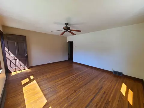 Living - 518 3rd Ave, Dixon, IL 61021 photo 2 of 2