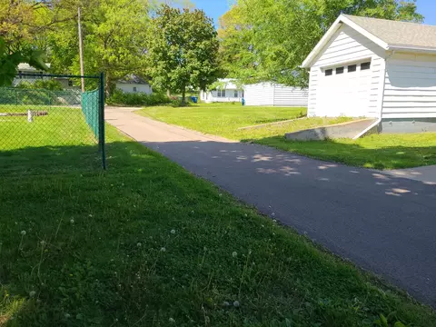 Exterior - 518 3rd Ave, Dixon, IL 61021 photo 7 of 10
