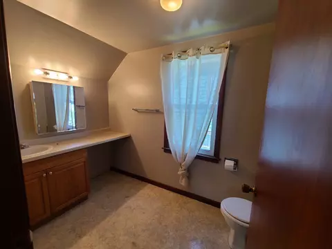 Bath - 518 3rd Ave, Dixon, IL 61021 photo 1 of 1