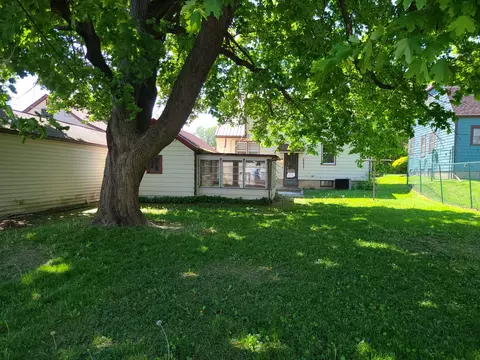 Exterior - 518 3rd Ave, Dixon, IL 61021 photo 6 of 10