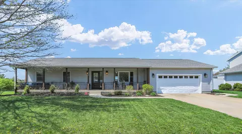 703 N Northridge Dr, Mahomet, IL 61853
