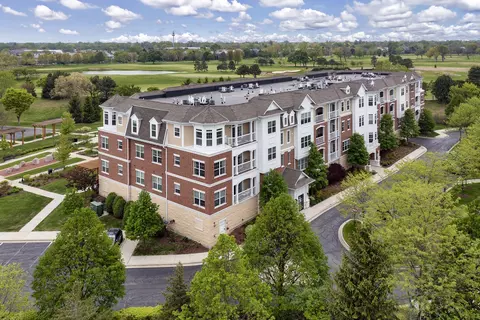 2701 Commons Dr #409, Glenview, IL 60026