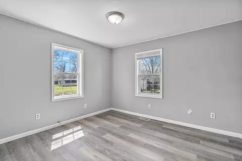 Bedroom - 68 S Laurel Rd, Kankakee, IL 60901 photo 3 of 4