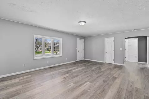 Living - 68 S Laurel Rd, Kankakee, IL 60901 photo 3 of 3