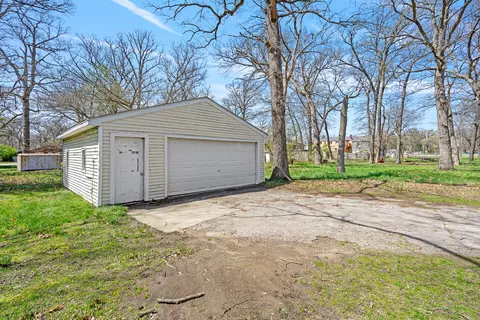 Exterior - 68 S Laurel Rd, Kankakee, IL 60901 photo 3 of 10