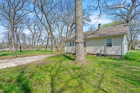Exterior - 68 S Laurel Rd, Kankakee, IL 60901 photo 5 of 10