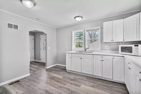 Entry Way - 68 S Laurel Rd, Kankakee, IL 60901 photo 1 of 1