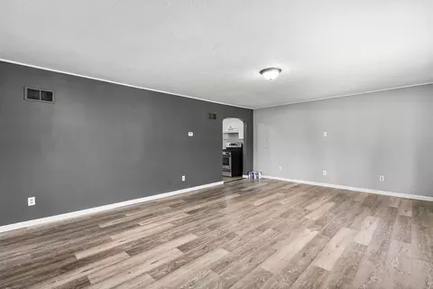 Living - 68 S Laurel Rd, Kankakee, IL 60901 photo 1 of 3
