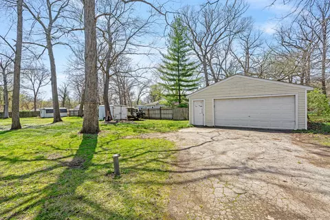 Exterior - 68 S Laurel Rd, Kankakee, IL 60901 photo 8 of 10
