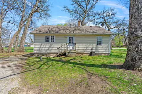 Exterior - 68 S Laurel Rd, Kankakee, IL 60901 photo 6 of 10
