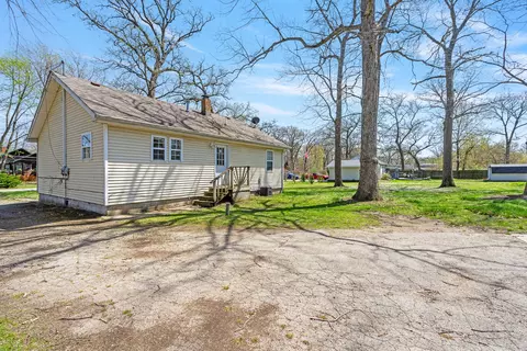 Exterior - 68 S Laurel Rd, Kankakee, IL 60901 photo 7 of 10