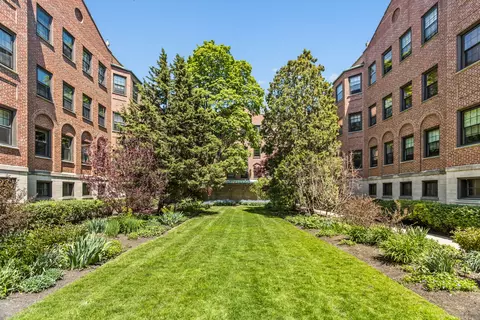 2459 Prairie Ave #2F, Evanston, IL 60201