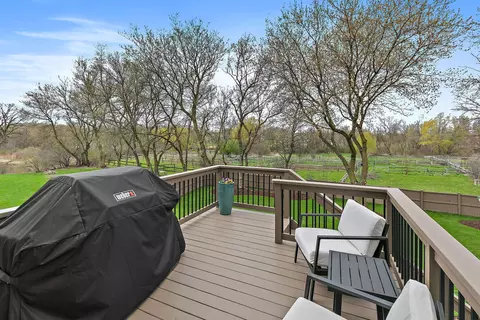 370 Comstock Dr, Elgin, IL 60124 photo 38