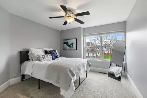 370 Comstock Dr, Elgin, IL 60124 photo 32