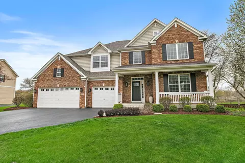 370 Comstock Dr, Elgin, IL 60124