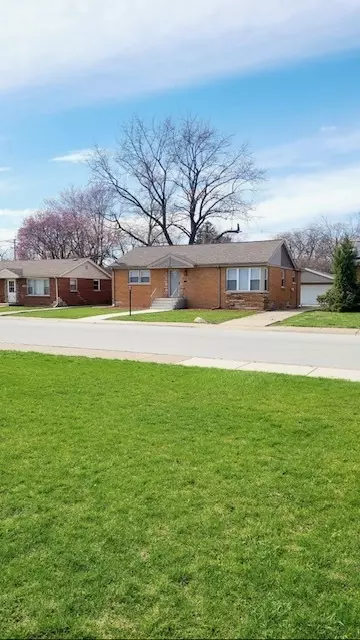 15562 Gouwens Ln, South Holland, IL 60473