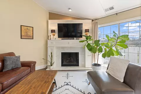 1944 Gresham Cir #D, Wheaton, IL 60189 photo 5