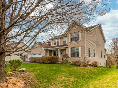 5335 Fox Path Ln, Hoffman Estates, IL 60192 photo 2