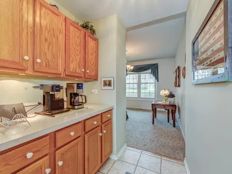 5335 Fox Path Ln, Hoffman Estates, IL 60192 photo 12