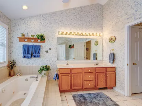 5335 Fox Path Ln, Hoffman Estates, IL 60192 photo 20