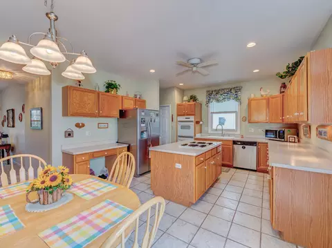 5335 Fox Path Ln, Hoffman Estates, IL 60192 photo 10