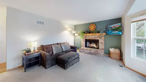Living - 7314 Kenicott Ln, Plainfield, IL 60586 photo 2 of 3