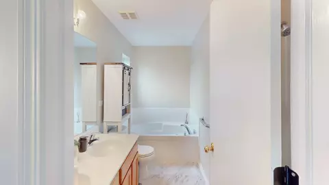 Bath - 7314 Kenicott Ln, Plainfield, IL 60586 photo 2 of 2