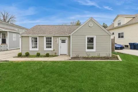 33669 N Forest Dr, Grayslake, IL 60030