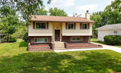 1408 Hampton Ln, Schaumburg, IL 60193