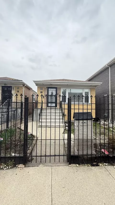 2828 W 36th Pl, Chicago, IL 60632