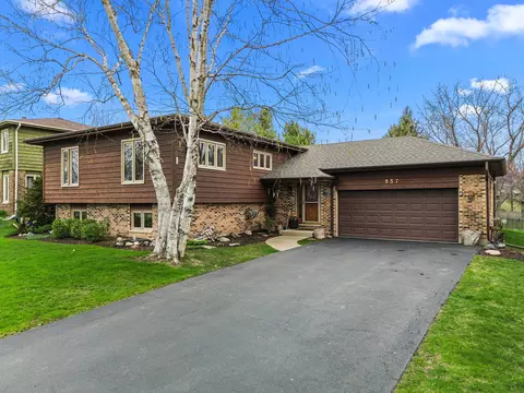 957 Saint Johns Rd, Woodstock, IL 60098